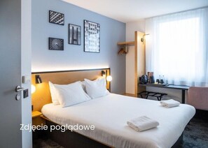 Desk, blackout curtains, soundproofing, free cots/infant beds - B&B Hotel Torun (Torun)