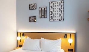Desk, blackout curtains, soundproofing, free cots/infant beds - B&B Hotel Torun (Torun)