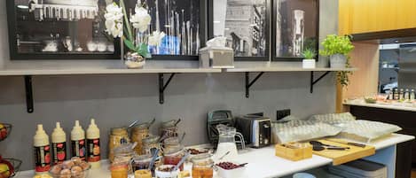 Daily buffet breakfast (PLN 49 per person)