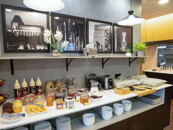 Tägliches Frühstücksbuffet (49 PLN pro Person)