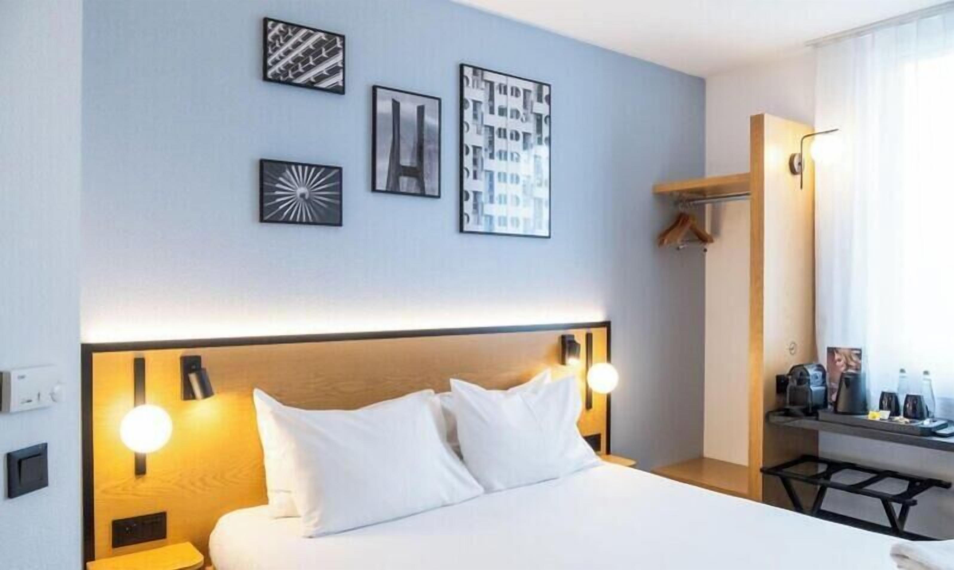 Premium Room, 2 Single Beds | Desk, blackout curtains, soundproofing, free cots/infant beds