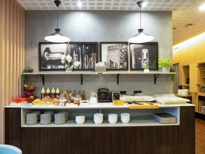 Dagelijks ontbijtbuffet (PLN 49 per persoon)