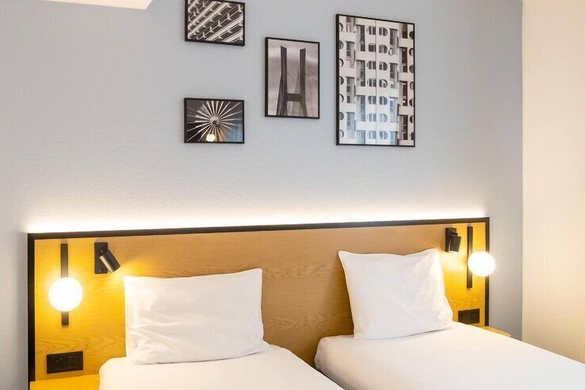 Habitación estándar con 2 camas individuales, 2 camas individuales | Escritorio, cortinas blackout, insonorización y cunas gratuitas