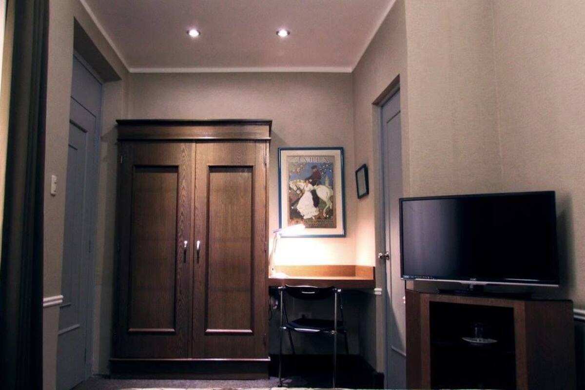 Minibar, caja fuerte, escritorio y camas supletorias
