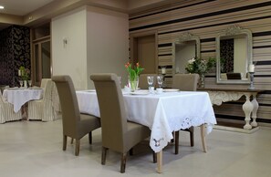Restaurant - Nefeles Mainalon Luxury Residences & Lounge (Tripoli)