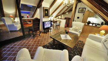 Superior-Suite, 2 Schlafzimmer, 2 Bäder | Kostenlose Minibar, Zimmersafe, individuell dekoriert