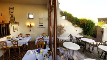 Tägliches inbegriffenes nach Wunsch zubereitetes Frühstück