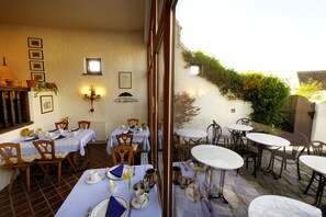 Tägliches inbegriffenes nach Wunsch zubereitetes Frühstück