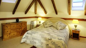 Suite Supérieure, 2 chambres, 2 salles de bains | Articles gratuits dans le mini-bar, coffres-forts dans les chambres