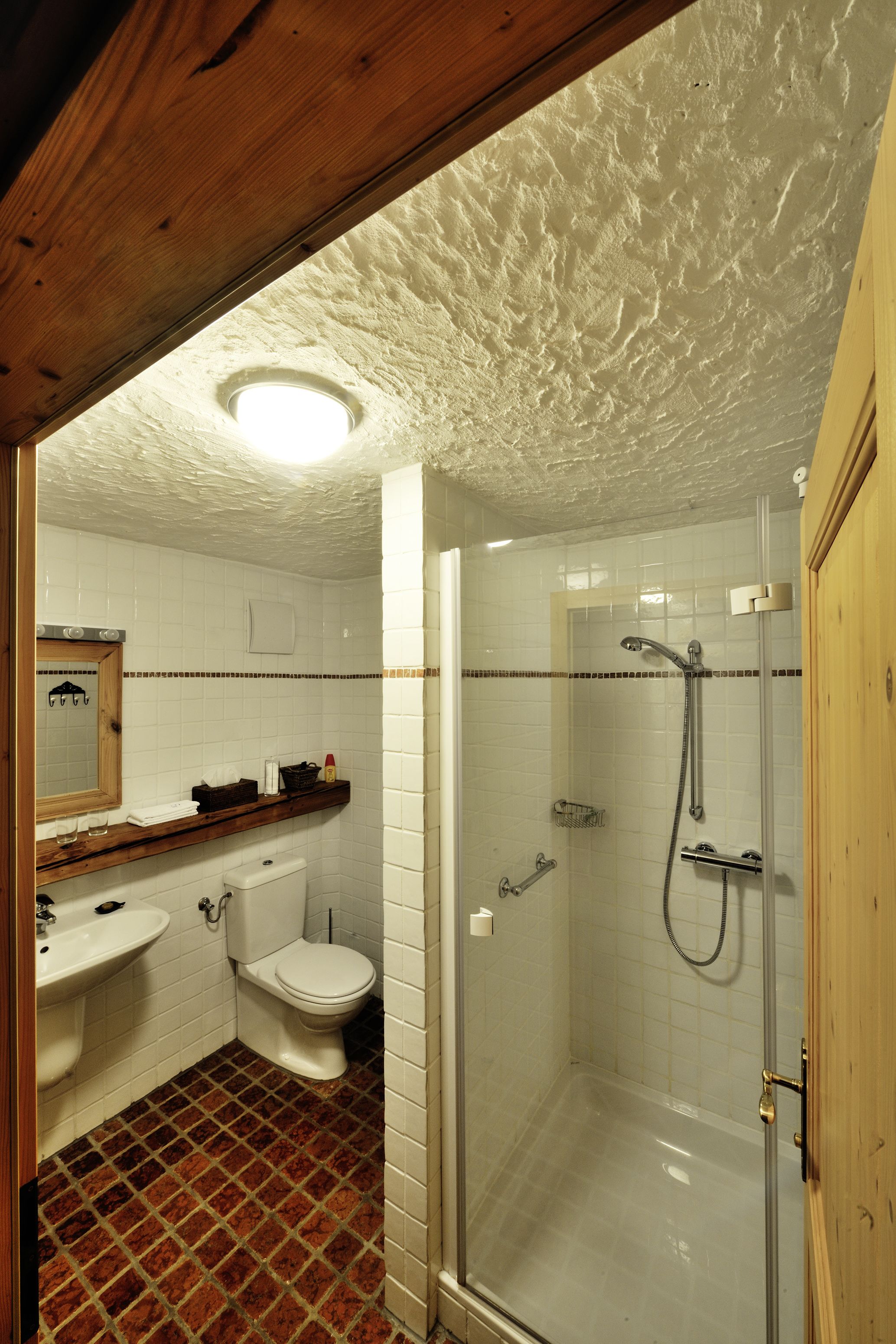Superior tweepersoonskamer, 1 slaapkamer, uitzicht op tuin, tuin | Badkamer | Gratis toiletartikelen, een haardroger, badjassen, handdoeken