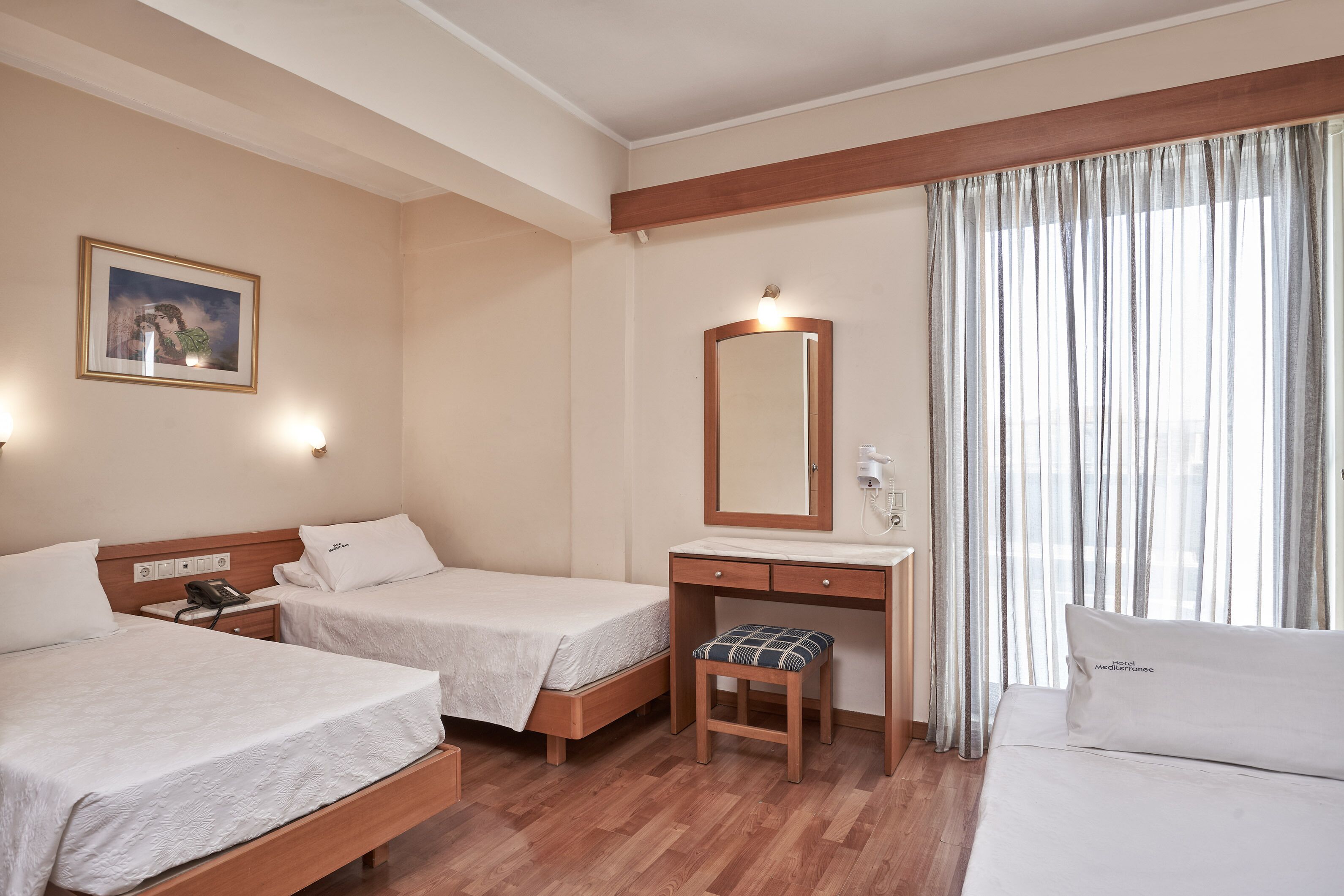 triple room | desk, iron/ironing board, free cots/infant beds, free wifi