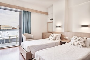 Bureau, fer et planche à repasser, lits bébé (gratuits), Wi-Fi gratuit