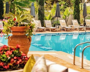 Hồ bơi ngoài trời, dù/ô trên bãi biển/hồ bơi 