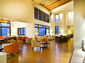 Lobby lounge - Pliadon Gi Mountain Resort & Spa (Xylokastro-Evrostina)