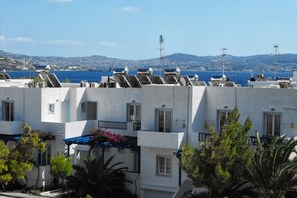Property grounds - Anna Zisimos Rooms (Milos)