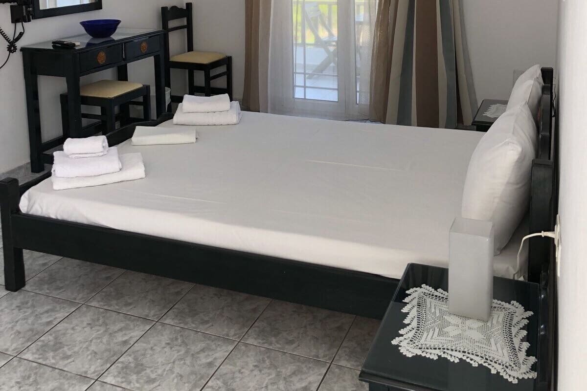 Caja de seguridad en la habitación y escritorio