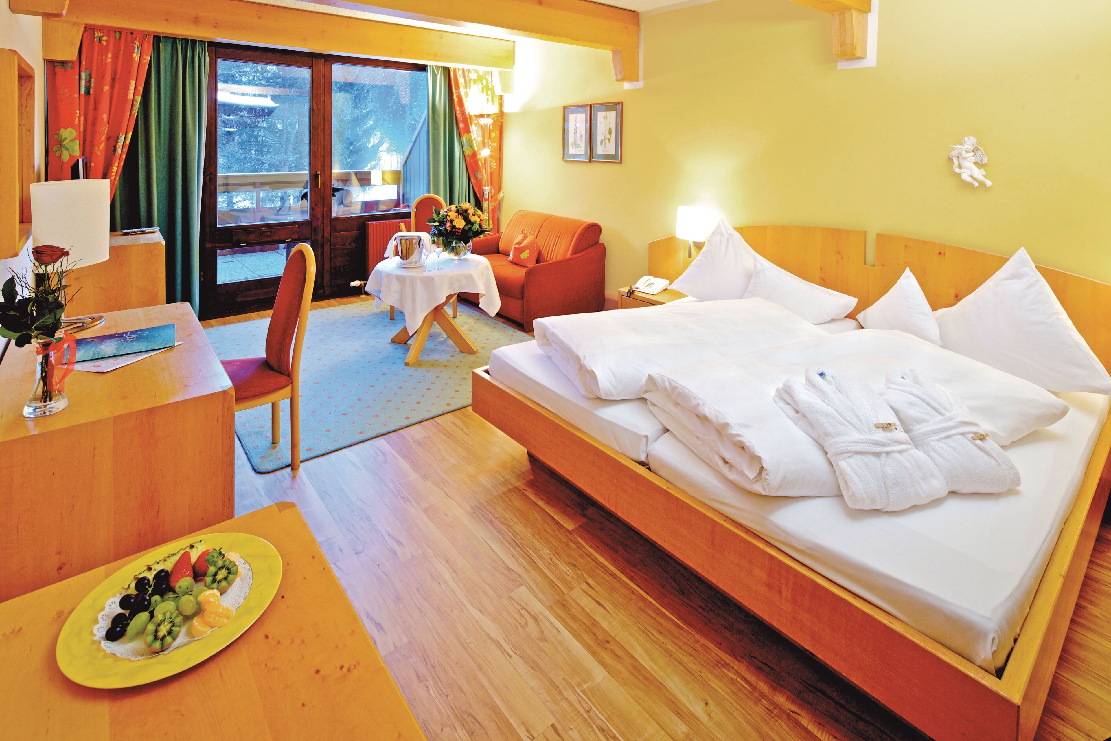 superior double room | 1 bedroom, minibar, in-room safe, free wifi