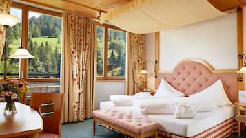 Suite (Sunny) | Minibar, safe på rommet, wi-fi (inkludert) og sengetøy