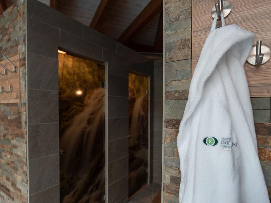 Sauna, bañera de hidromasaje, baño turco, masajes con piedras calientes