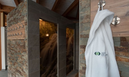 Sauna, tina de hidromasaje, baño de vapor y tratamientos corporales . Hotel Die Post