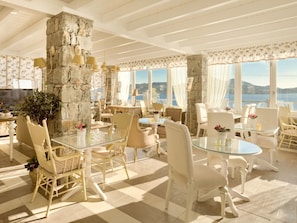 Ilmainen päivittäinen buffetaamiainen