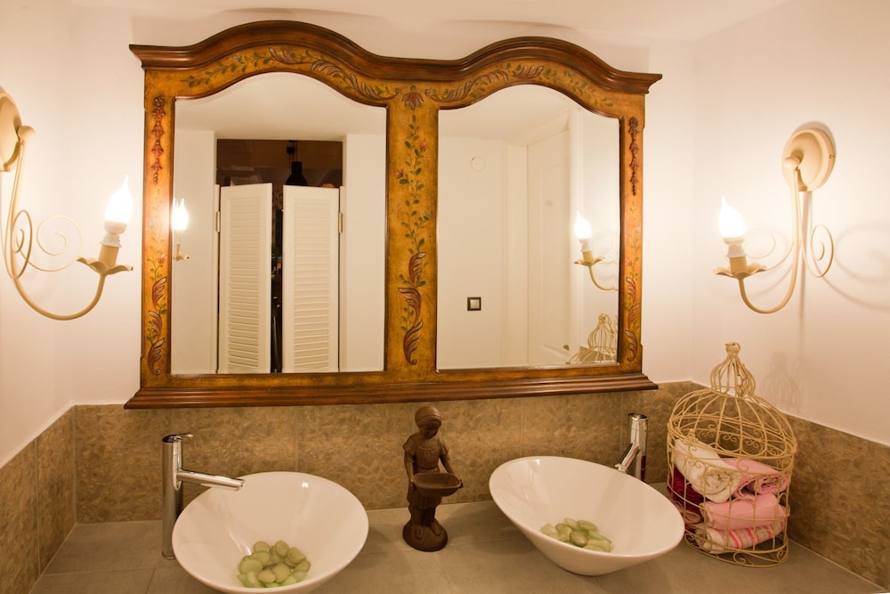 Miland Suites by null