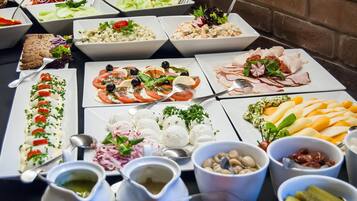 Daily buffet breakfast (PLN 30.00 per person)