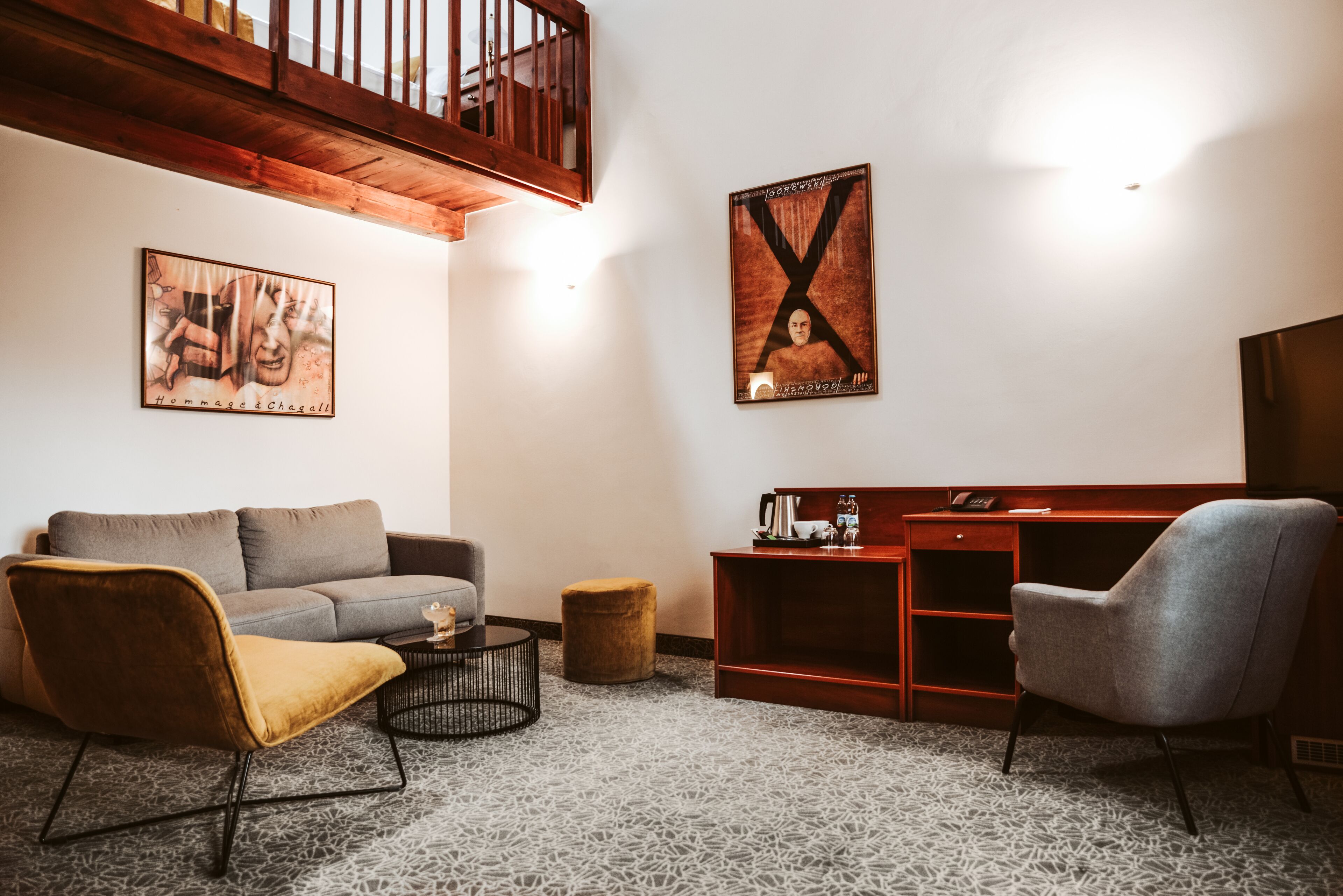 deluxe double room | living area | tv