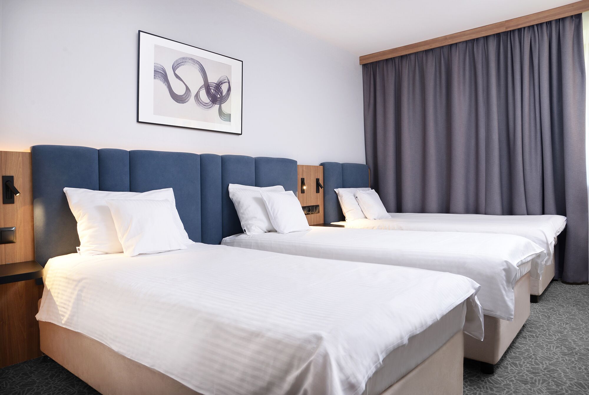 triple room | 1 bedroom, minibar, in-room safe, desk