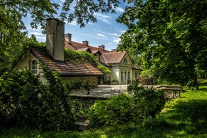 Garden - Dwór w Tomaszowicach (Wielka Wies)