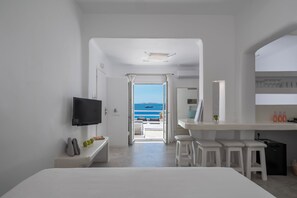 Superior Suite Sea View | Egyptian cotton sheets, premium bedding, Select Comfort beds - Flaskos Luxury Suites (Mykonos)