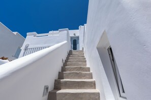 35-inch flat-screen TV with cable channels - Flaskos Luxury Suites (Mykonos)