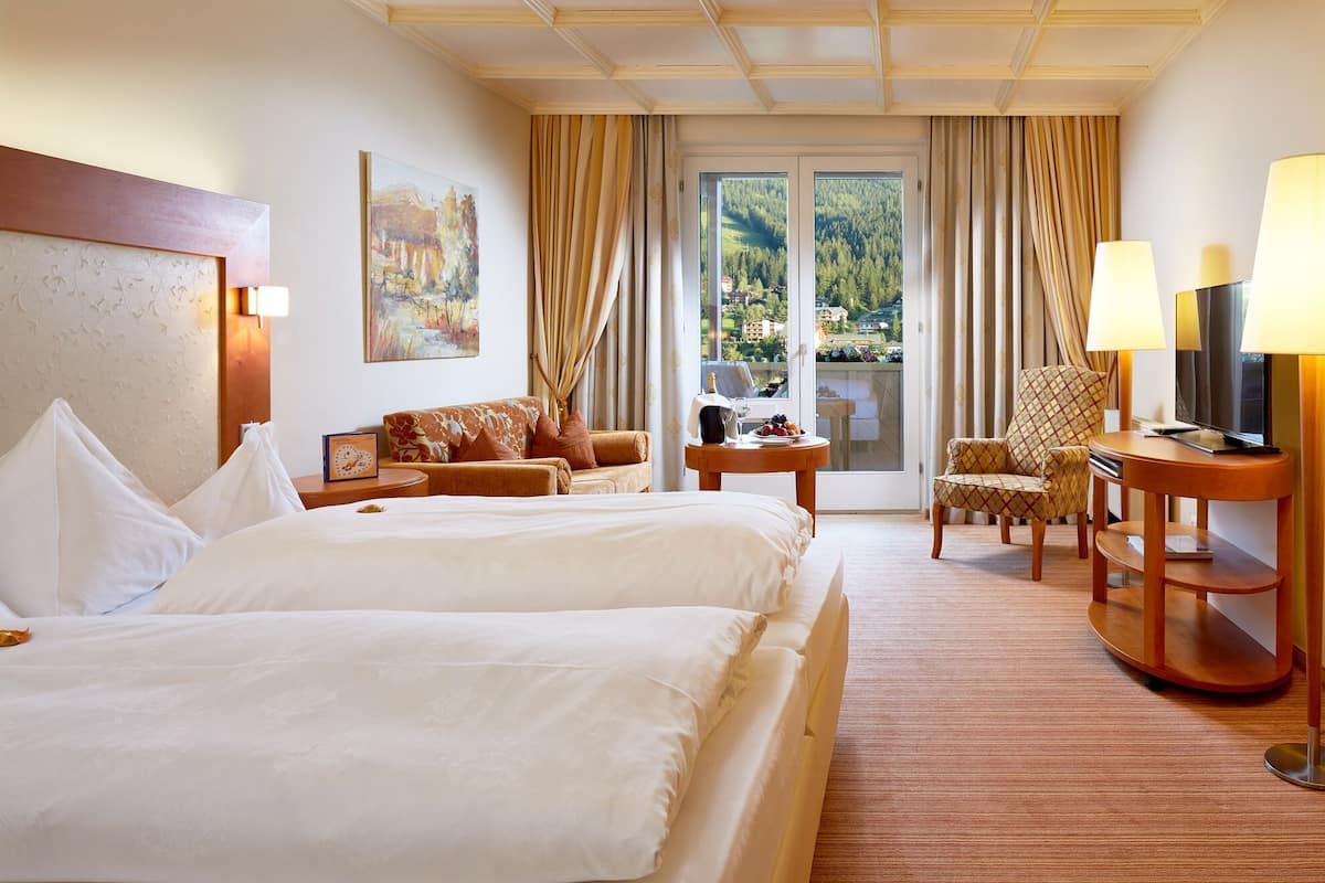 Double Room, Balcony | 1 bedroom, in-room safe, blackout drapes, free WiFi
