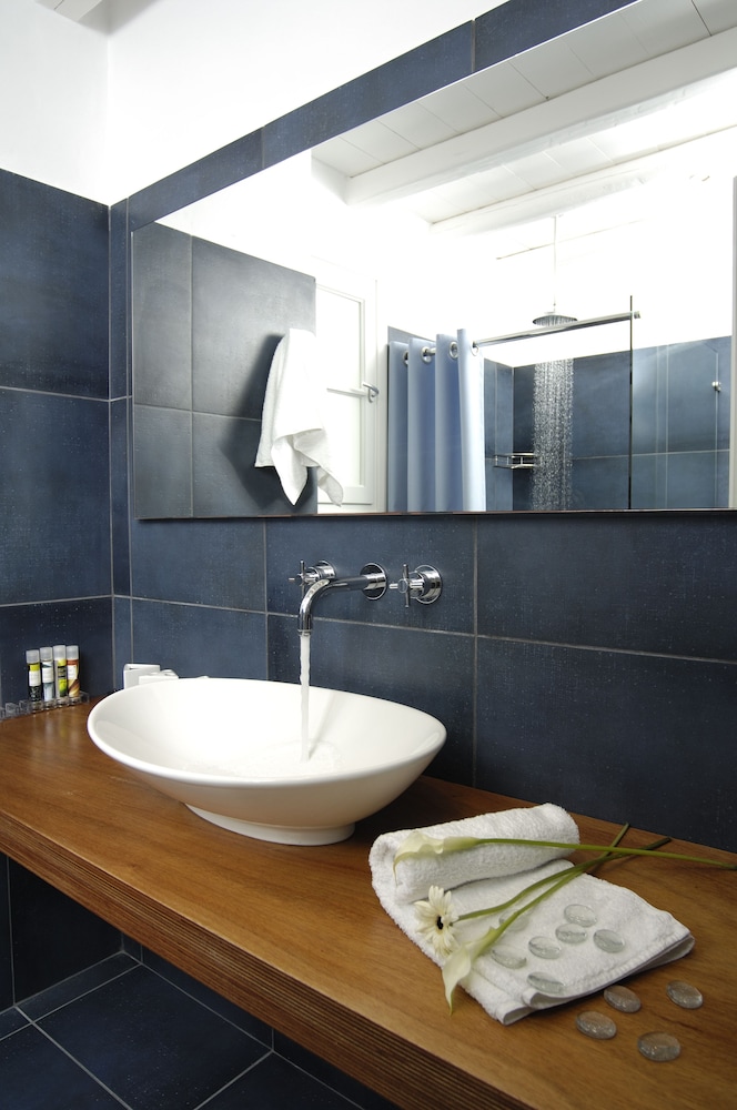 Kapetan Tasos Suites by null