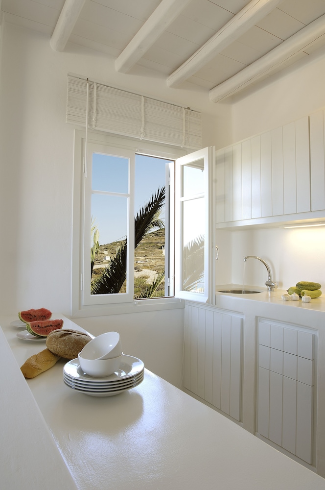 Kapetan Tasos Suites by null