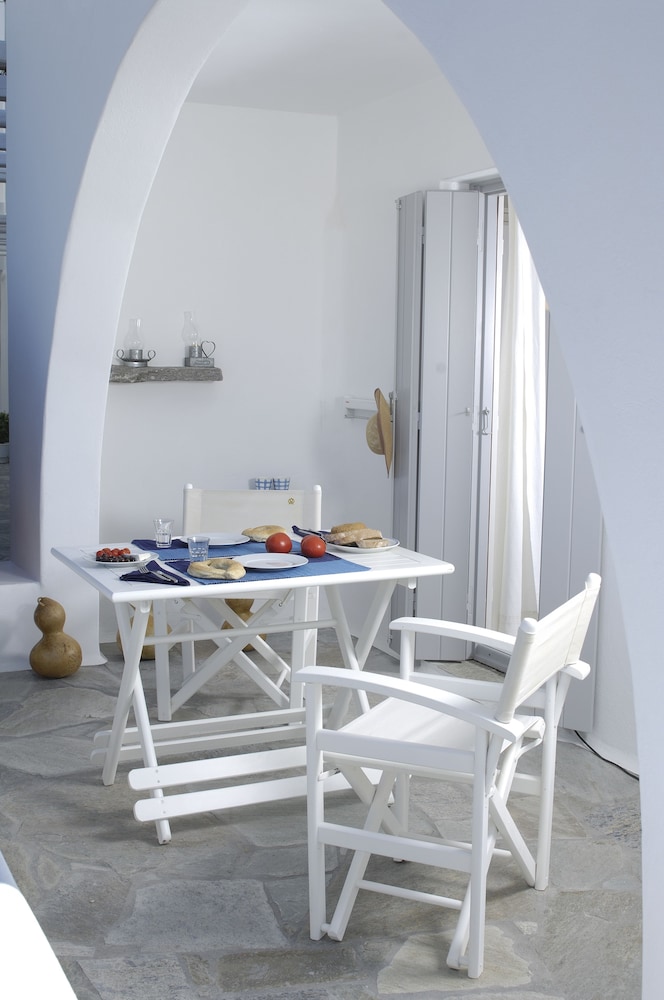 Kapetan Tasos Suites by null