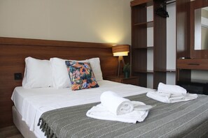 Double Room, Partial Sea View | Premium bedding, minibar, desk, soundproofing