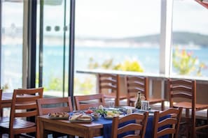 Free daily local cuisine breakfast - Cunda Ezer Otel (Ayvalik)