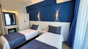 Premium bedding, minibar, in-room safe, blackout drapes - Cunda Ezer Otel (Ayvalik)