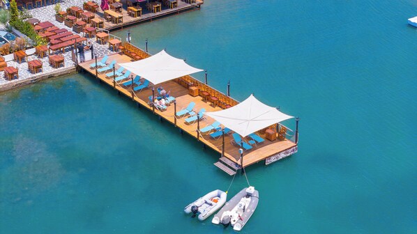 Private beach, sun loungers, beach umbrellas - Cunda Ezer Otel (Ayvalik)