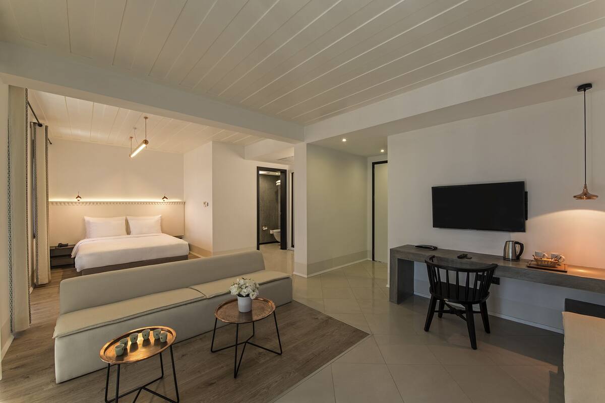 superior suite, sea view | minibar, in-room safe, soundproofing, free wifi