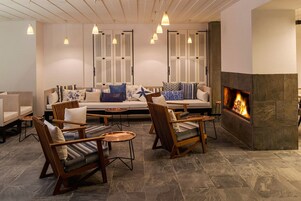 Área de estar no saguão