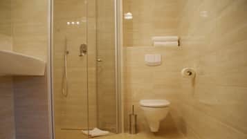 Superior Studio, Ensuite, Ground Floor | Premium bedding, desk, iron/ironing board, free cribs/infant beds