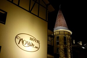 Front of property - evening/night - Hotel Nowa Ski (Karpacz)