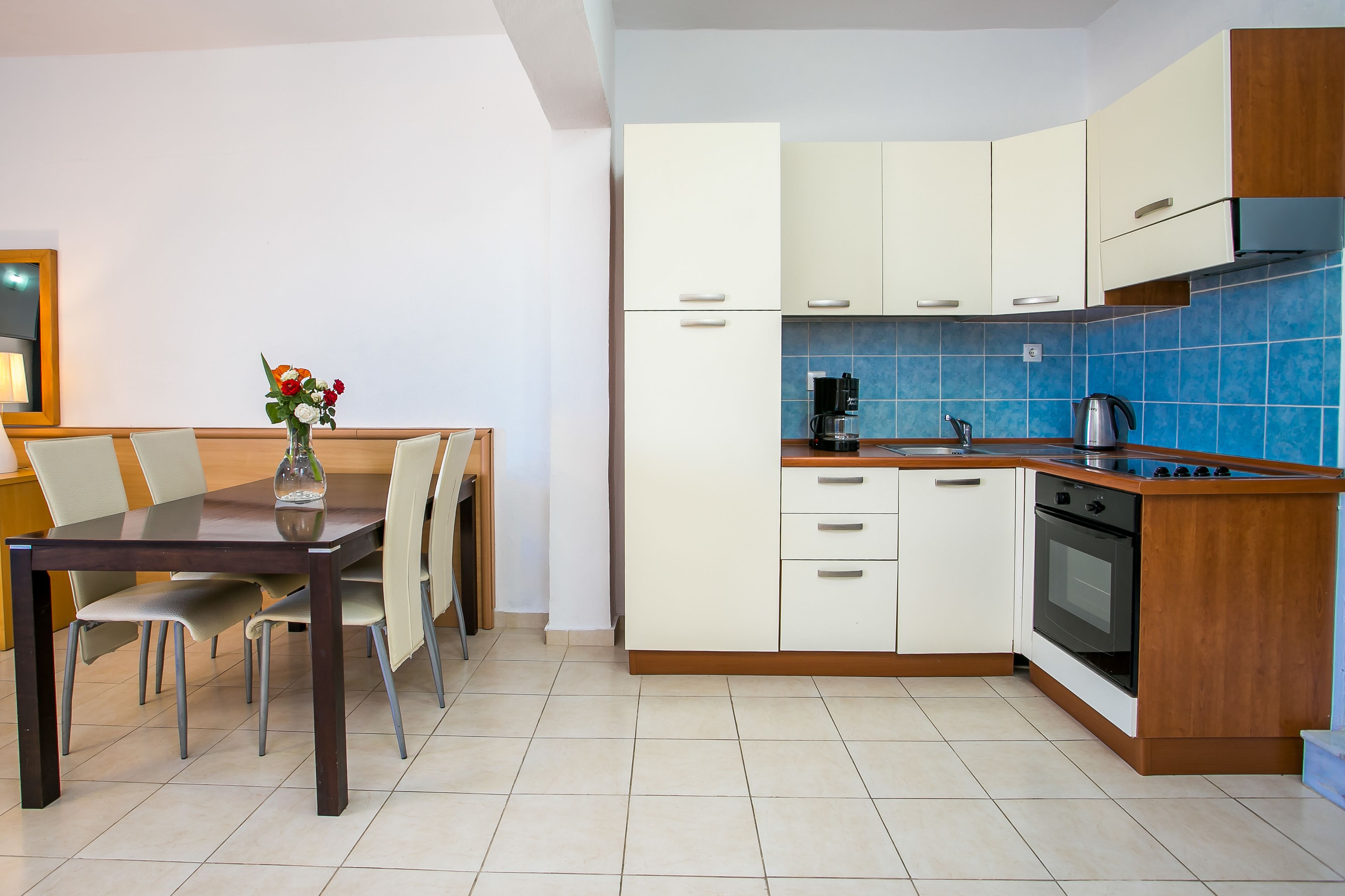 family suite | private kitchen | mini-fridge, coffee/tea maker, electric kettle