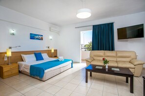Suite familiar | Caja fuerte, sistema de insonorización, wifi gratis y ropa de cama