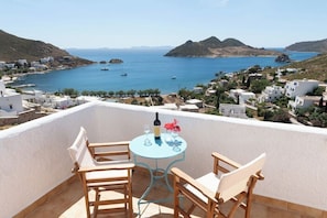 Outdoor dining - Golden Sun Hotel (Patmos)