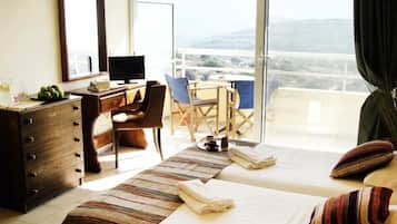 Triple Room, Mountain View | Desk, free cots/infant beds, free WiFi