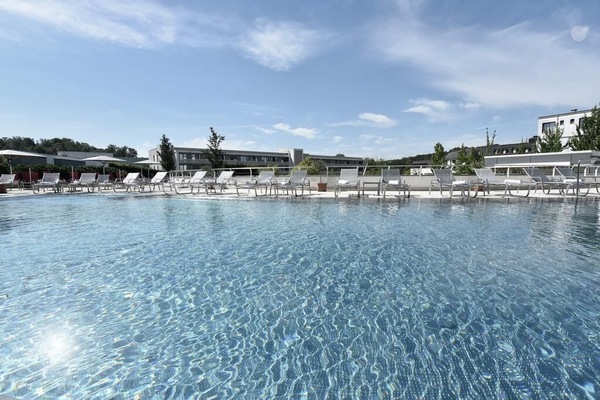Piscine couverte, piscine extérieure