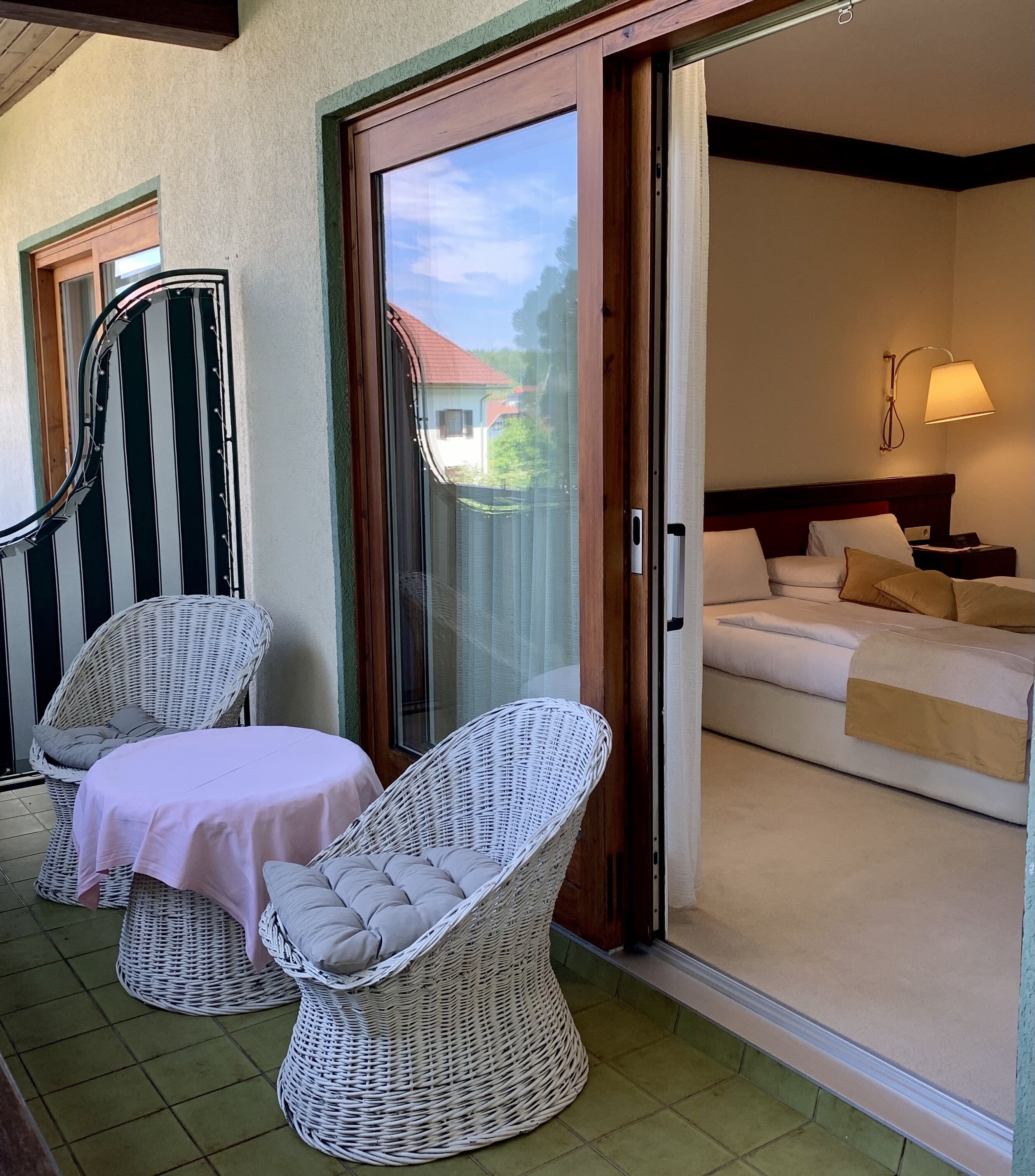 comfort condo, 1 king bed, kitchen, mountain view | terrace/patio